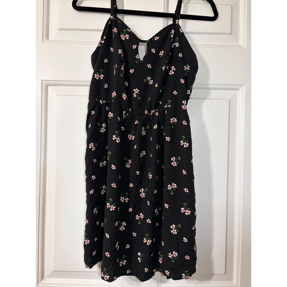 t.u.w. || Mini Dress || 1X || Black Floral Smocked Back || Rayon Blend